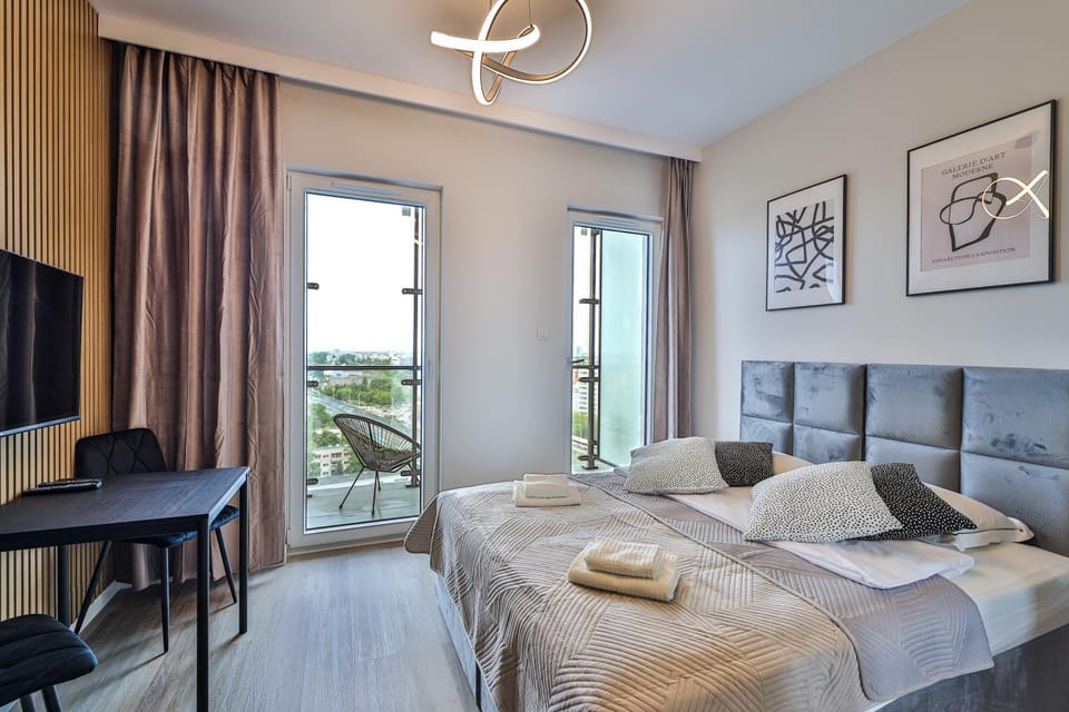 Bed, TV and multimedia, Photo of the whole room