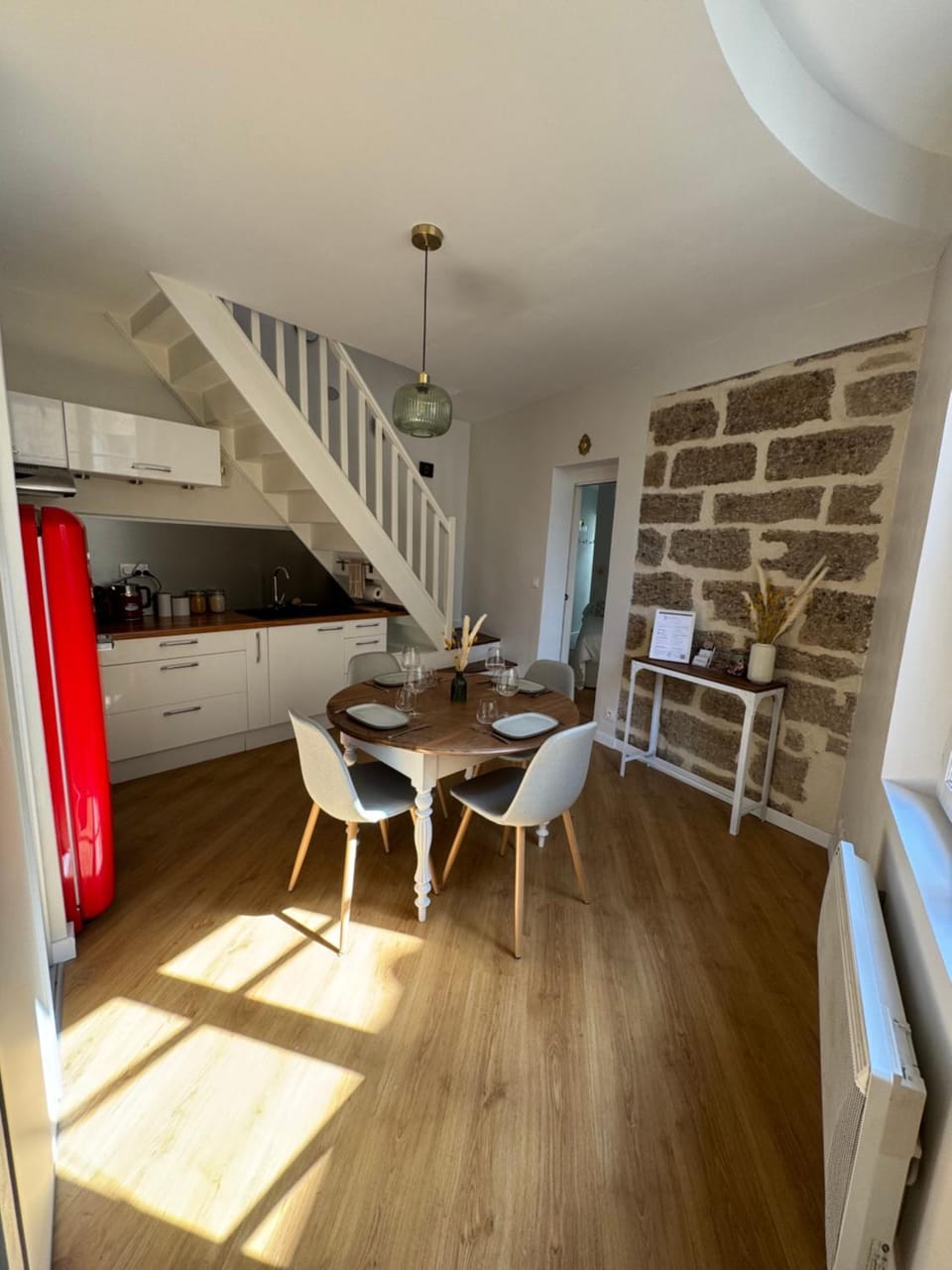 Dining area, kitchen