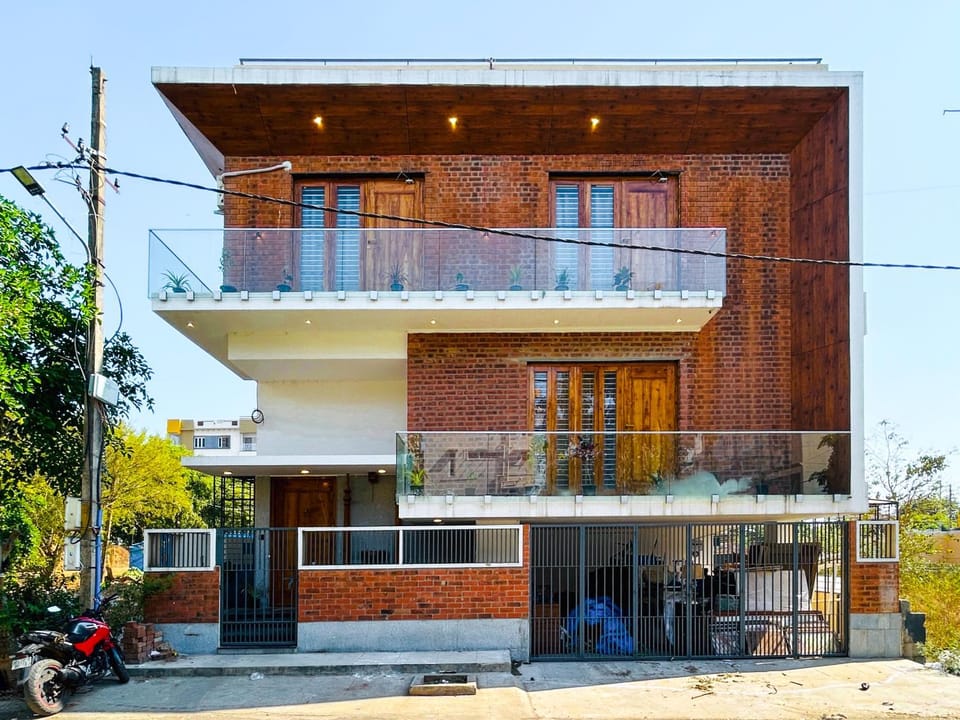 Facade/entrance