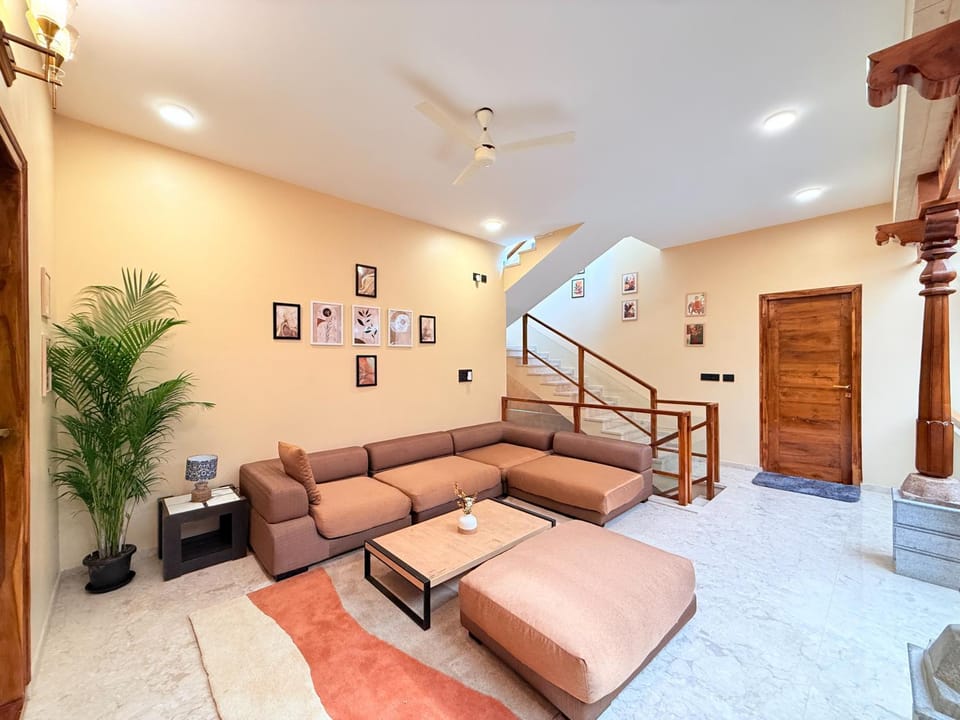 Aurora Heights 4-BHK Luxury Spacez Villa with Private Theatre Villa in Bengaluru