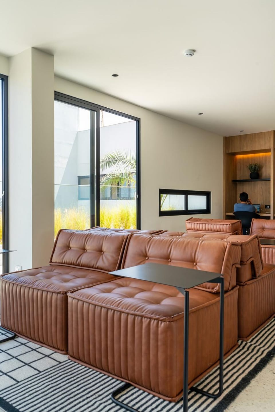 Seating area, Area and facilities