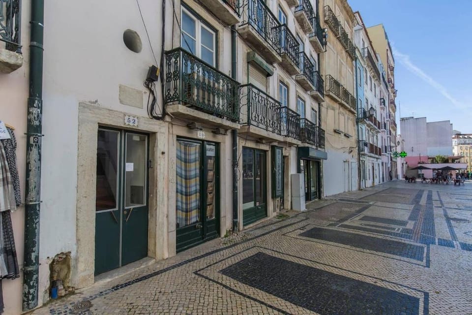 Property building, Location