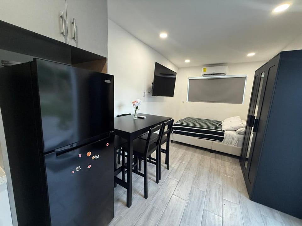 Modern and private studio Apartment in Coral Gables