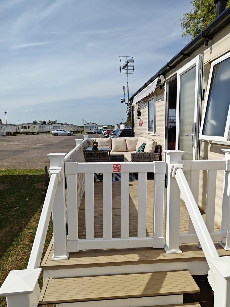 Property building, Patio, Balcony/Terrace