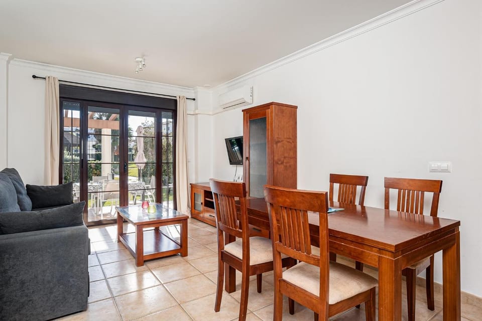 TV and multimedia, Living room, Dining area