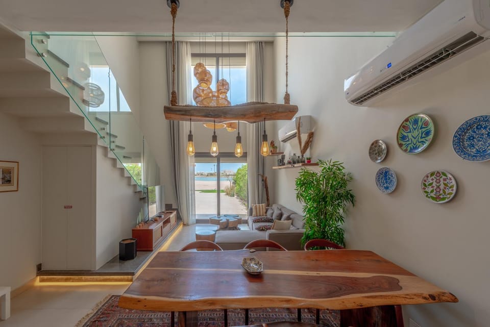 Living room, Seating area, Dining area, air conditioner
