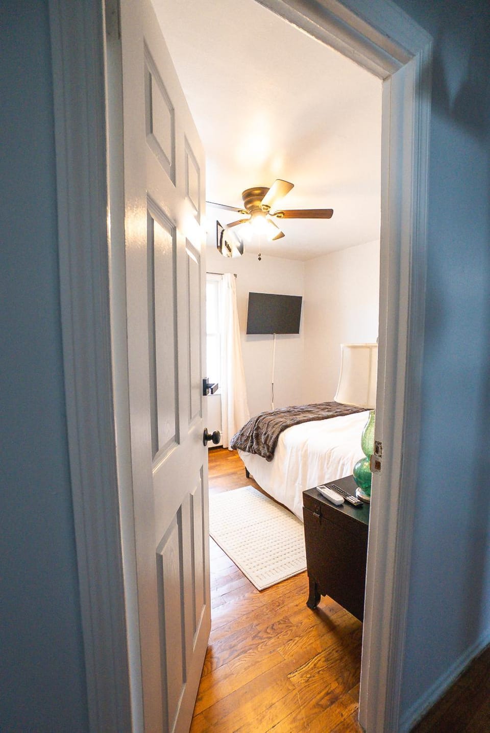 Bed, TV and multimedia, wardrobe, air conditioner