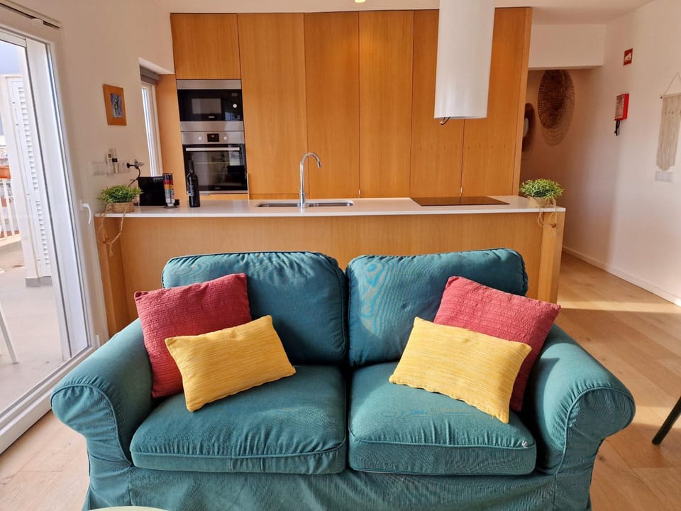 Kitchen or kitchenette, Seating area