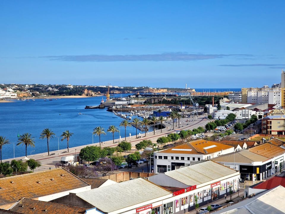 Sea view, Street view
