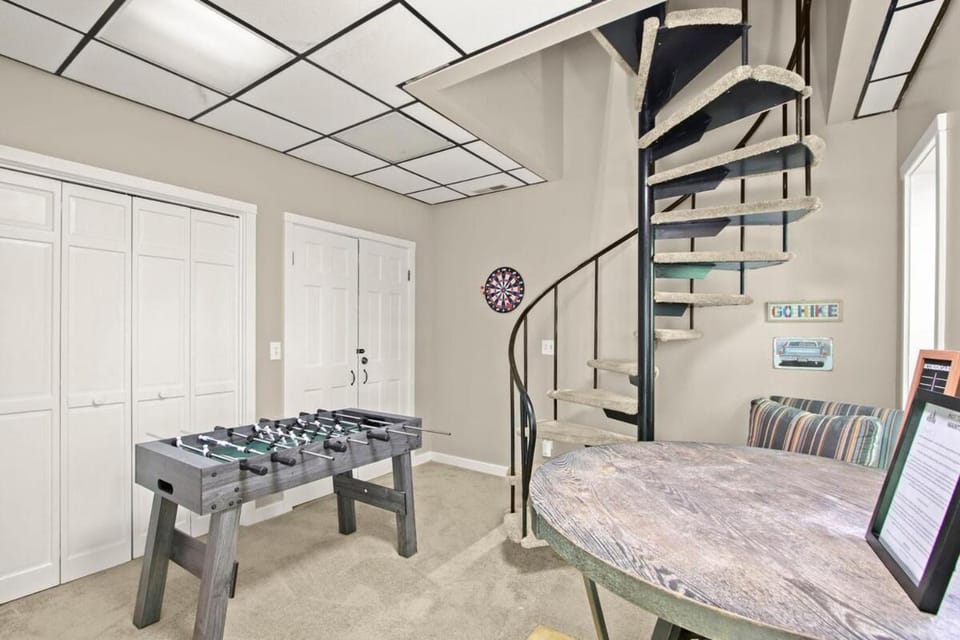 Activities, Game Room, Seating area