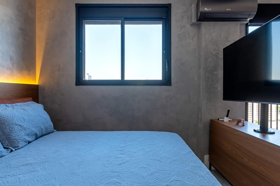 Bed, TV and multimedia, Bedroom