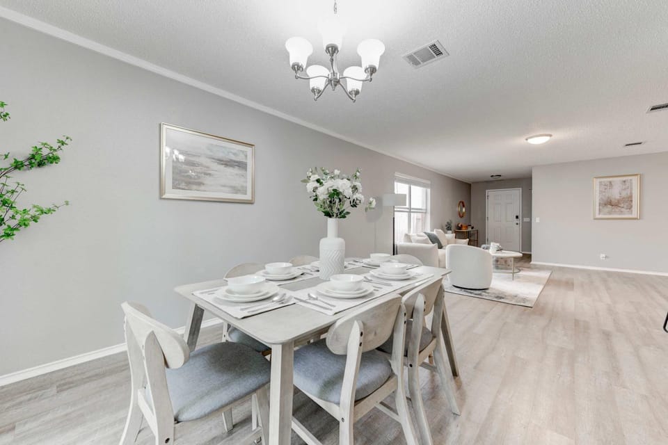 Seating area, Dining area