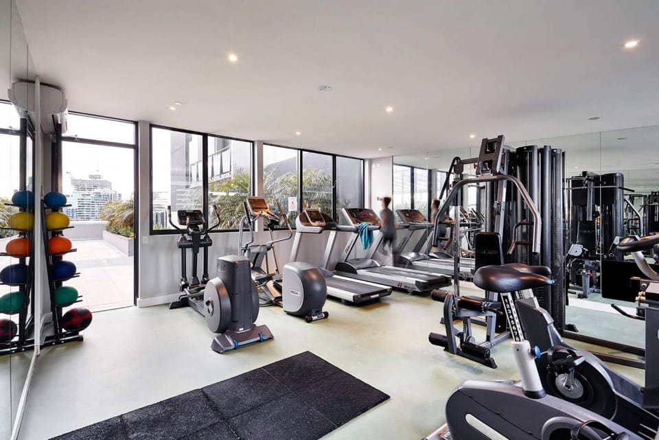 Walk to Crown 2BR with Balcony, Pool, Gym and Parking Apartment in Southbank