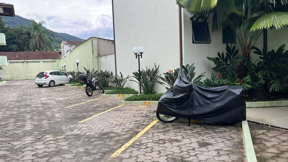 Garden, Parking