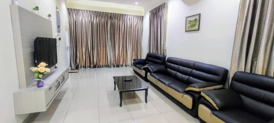 Communal lounge/ TV room, TV and multimedia, Living room, Seating area, Evening entertainment