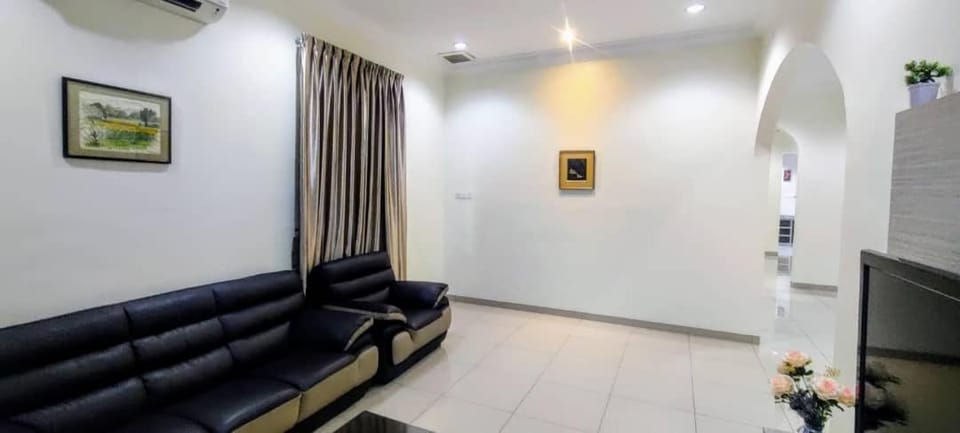 TV and multimedia, Living room, Seating area, air conditioner