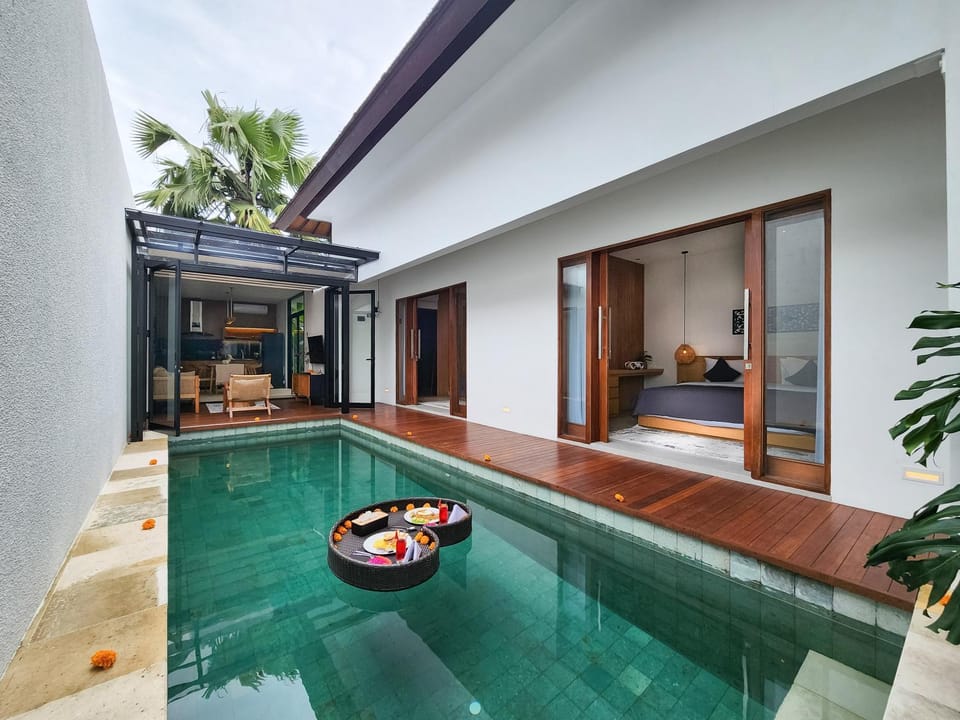 Food and drinks, Pool view, Swimming pool