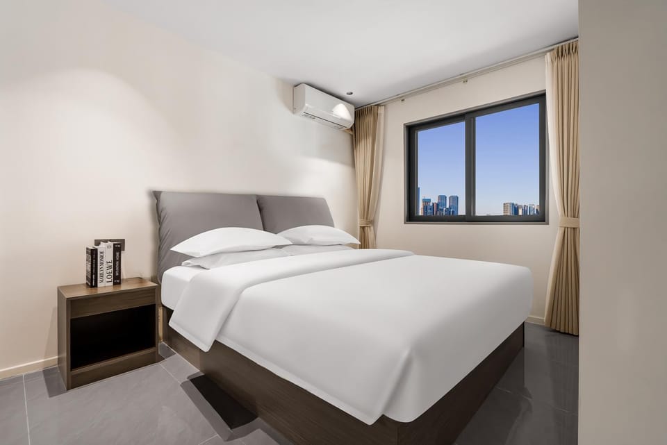 Bed, Photo of the whole room, Bedroom, air conditioner