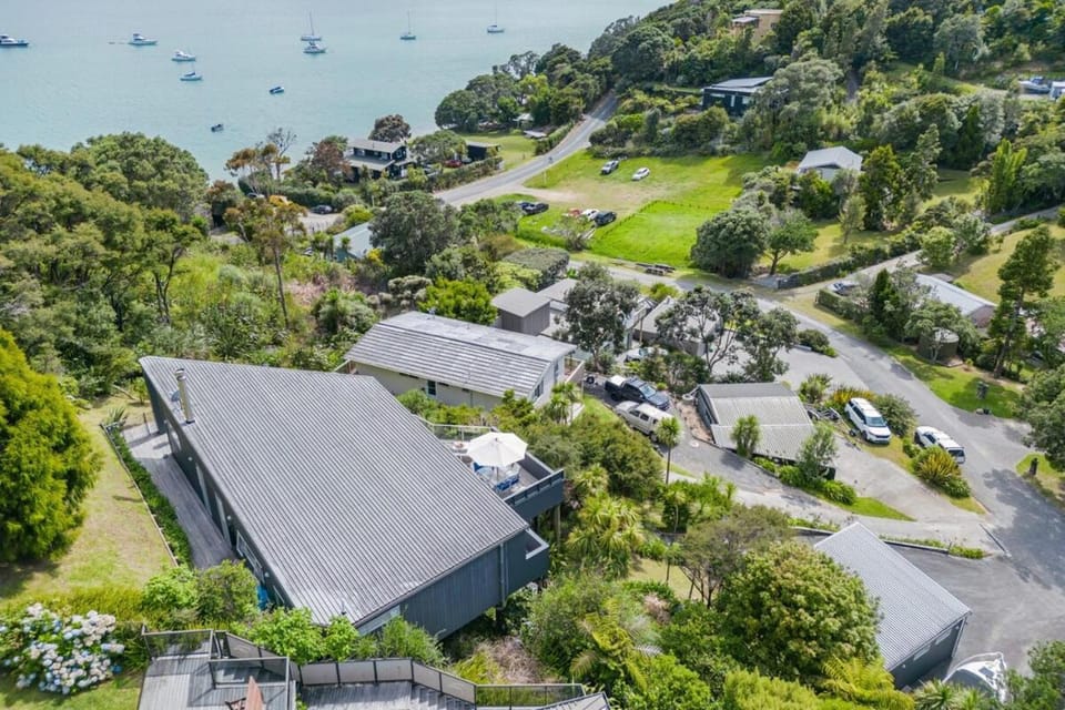 Mariner's Lookout - Parekura Bay House in Northland