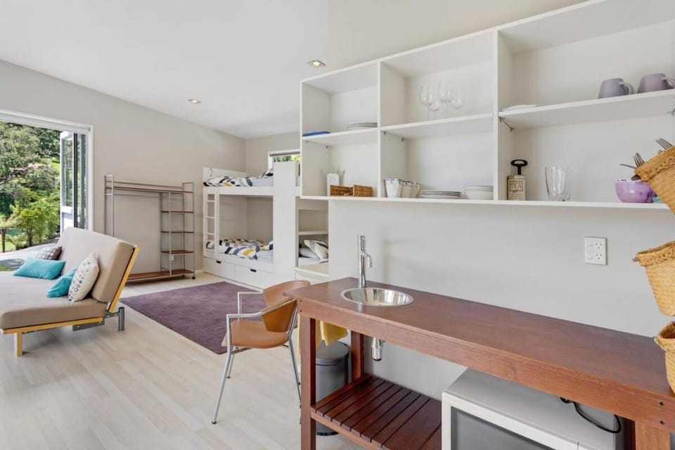 Mariner's Lookout - Parekura Bay House in Northland