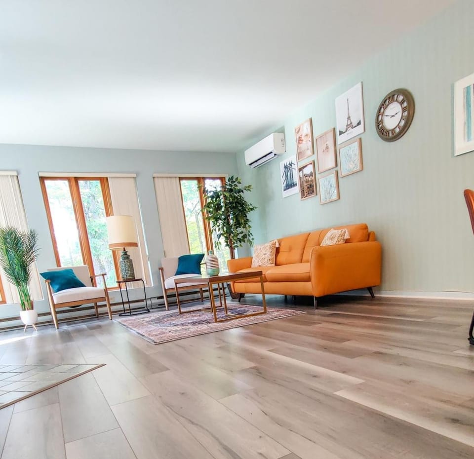 Day, View (from property/room), Living room, Seating area, air conditioner