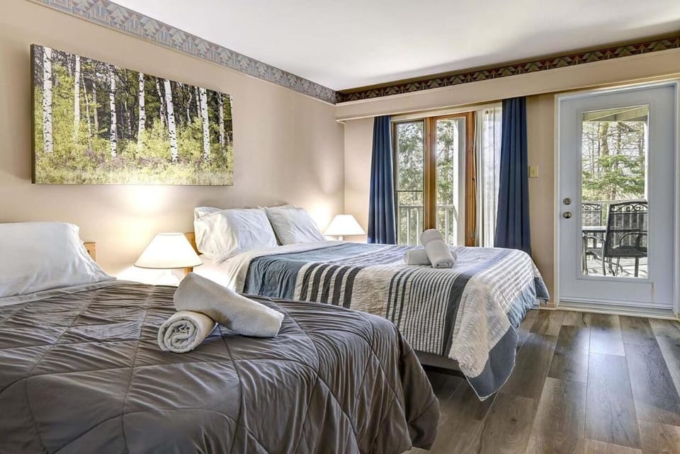 Bed, Balcony/Terrace, Photo of the whole room, Bedroom, towels