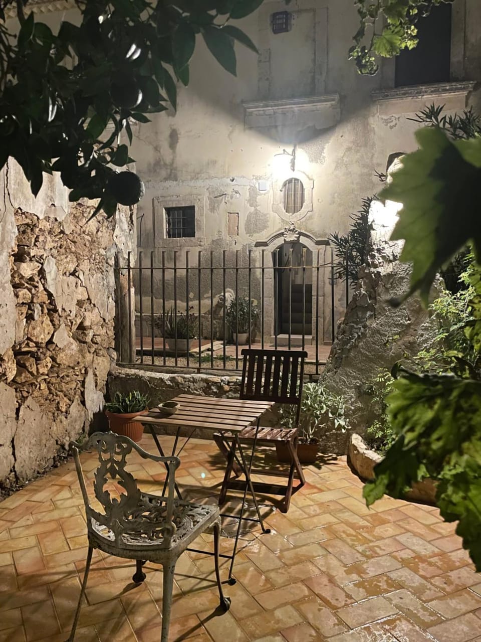 Property building, Internal: Not applicable to any particular room