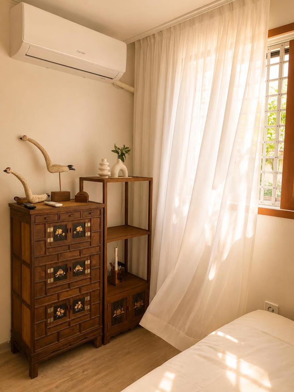 Decorative detail, Area and facilities, Area and facilities