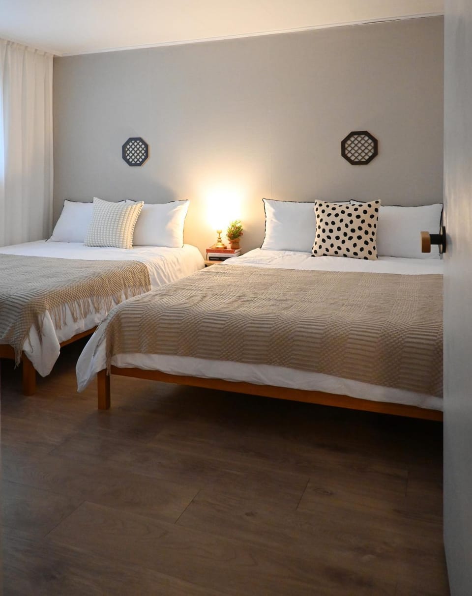 Photo of the whole room, Bedroom