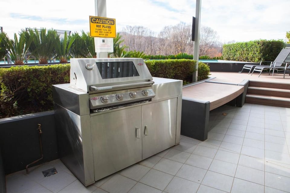 The Loft 3BDR, City Centre, Family-Friendly, King Bed, Massage Chair, Parking Apartment in Canberra