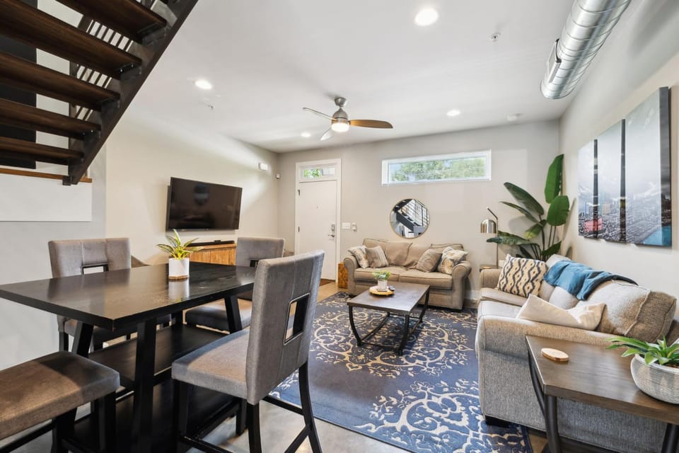 Spacious 3-Story Townhome w Rooftop & City Views House in East Nashville