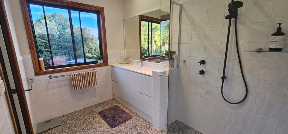 Shower, towels