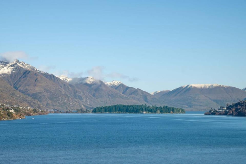 Spectacular Lake Wakatipu Views, Cozy Studio Unit For Couples Apartment in Queenstown