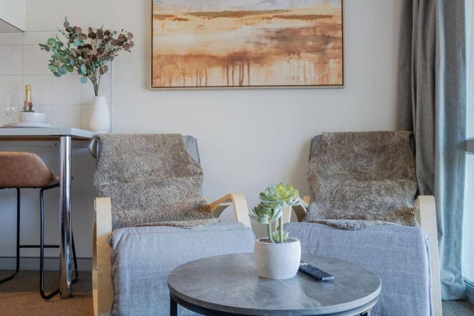 Spectacular Lake Wakatipu Views, Cozy Studio Unit For Couples Apartment in Queenstown