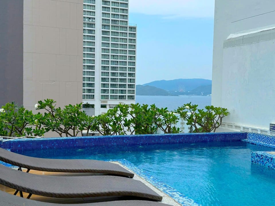Pool view, Pool view