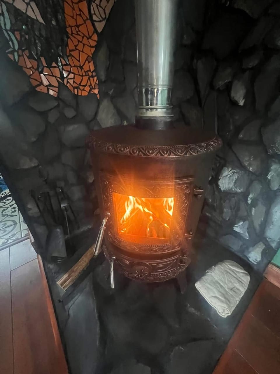Living room, Bedroom, fireplace
