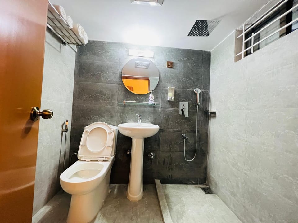 Shower, Toilet, Bathroom
