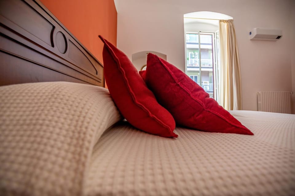 Bed, Bedroom, air conditioner