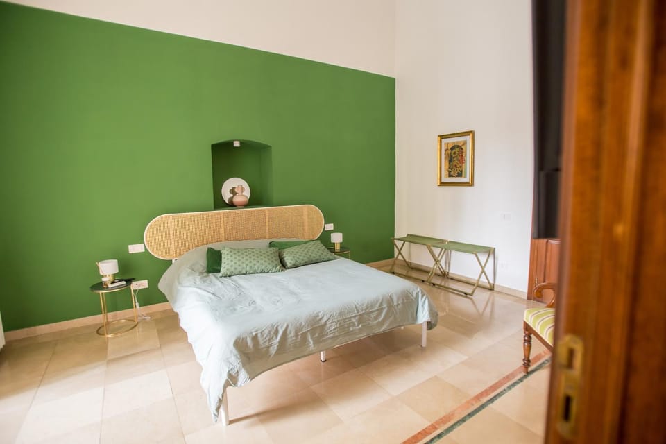 Photo of the whole room, Bedroom