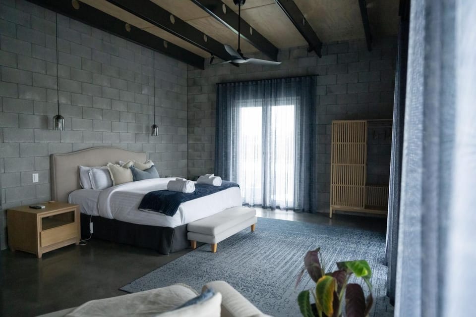 Pepper Paddocks - Warehouse meets Farm Winter Special - stay 2 or more nights and get an extra night for Free ! Available May 2026 - August 2026 House in Melbourne