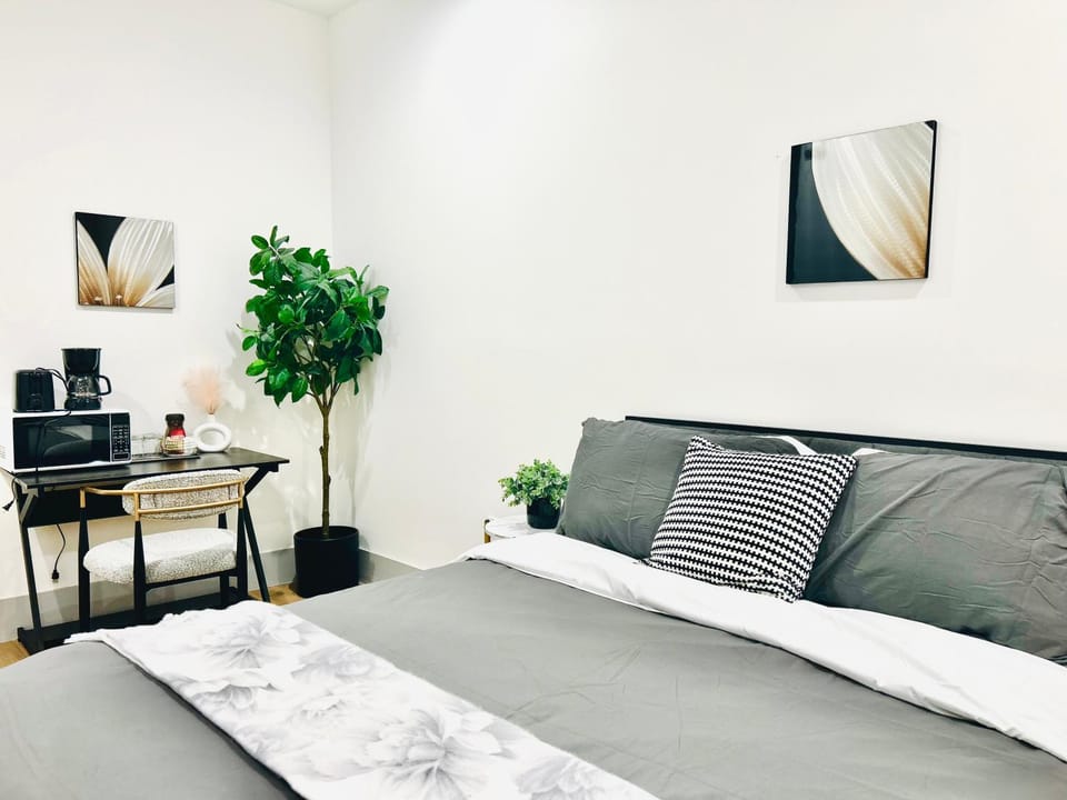 Modern New Studio Cozy&Prime Location Apartment in Van Nuys