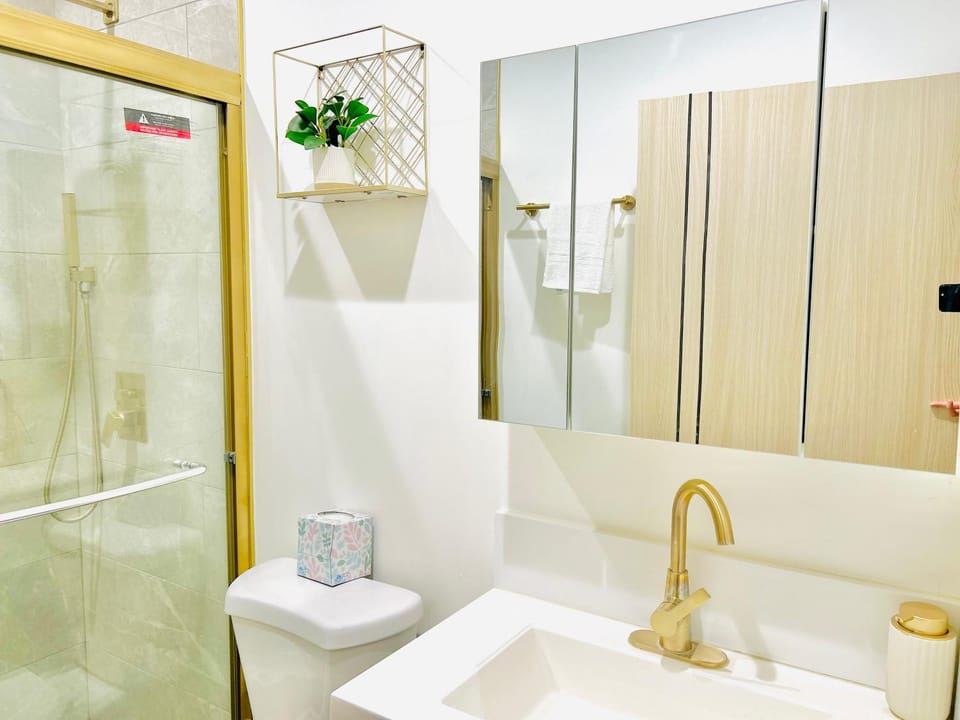 Modern New Studio Cozy&Prime Location Apartment in Van Nuys