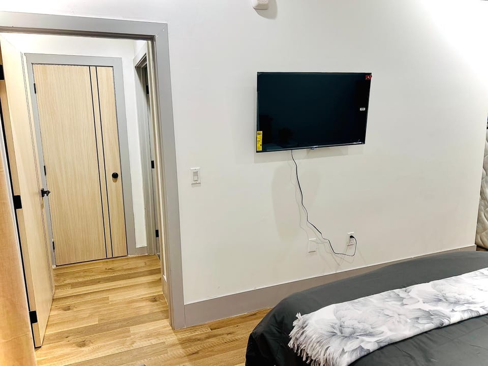 Modern New Studio Cozy&Prime Location Apartment in Van Nuys