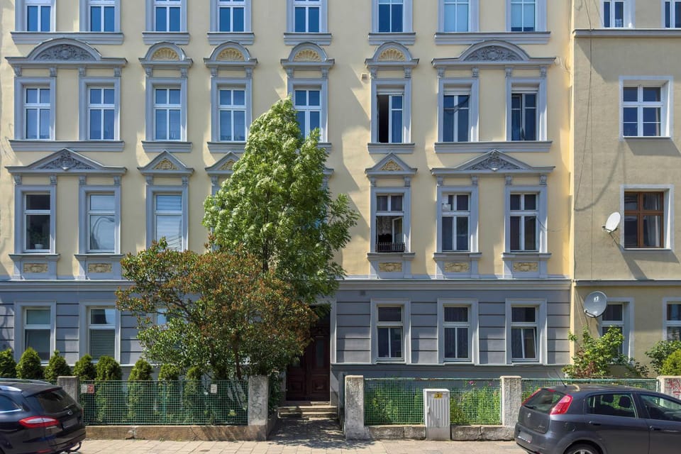 Property building, Day, Neighbourhood, Street view, Location