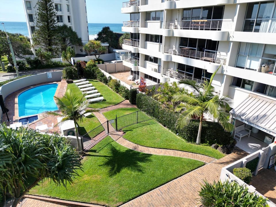 Property building, Garden, Garden view, Pool view, Swimming pool, sunbed