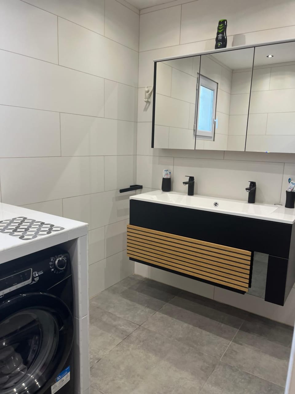 Bathroom, washing machine