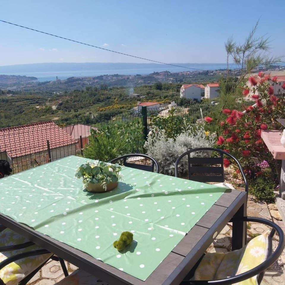 Natural landscape, Balcony/Terrace, Dining area