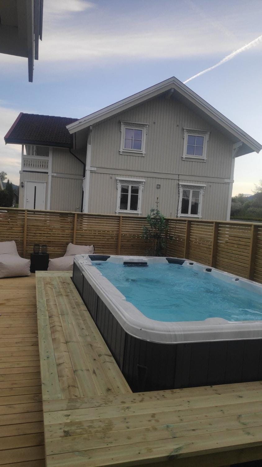 House with large hot tub in Bø, room for 2 families! House in Viken, Norway