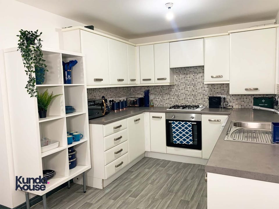 Lux Private Room in Oldbury Bed and Breakfast in Oldbury