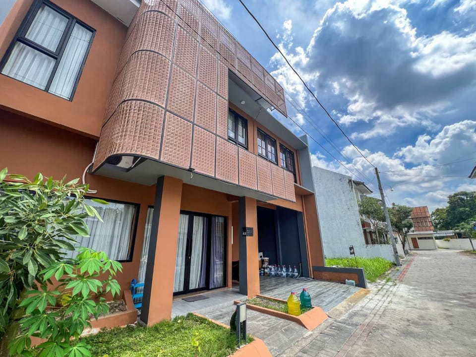 Property building, Neighbourhood, Street view